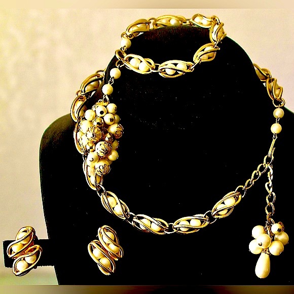 HOBE PEARLS 3PC SET VINTAGE EARRING NECKLACE BRACELET GOLD - Picture 3 of 13